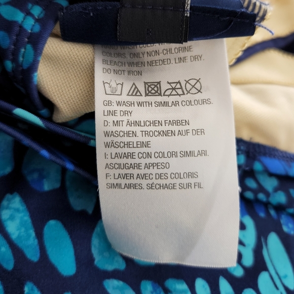 Two Piece Swimsuit, d&c. Beach - Picture 8 of 9